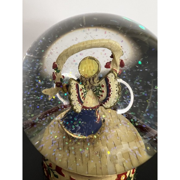 ❄️ Vintage Musical Snow Globe – "Celebrate Friendship" – A Heartwarming Keepsake - Picture 9 of 10